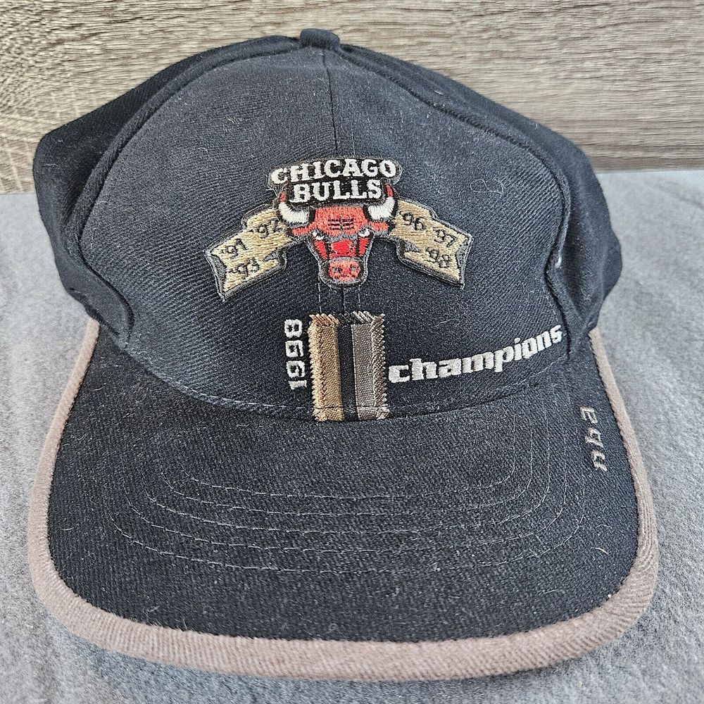 Logo 7 NBA Chicago Bulls 1998 Champions Black‎ Strap Closure Cap Hat